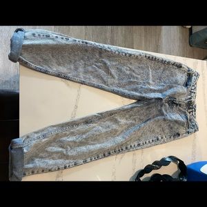 BDG High Rise Mom Jean (Size 28)